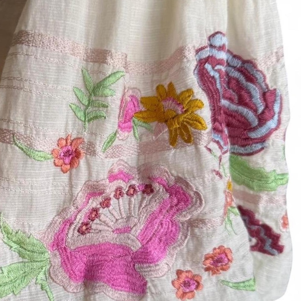 Free People Top Embroidered Bohemian Style Flower Blouse 🌸🌼 - Picture 5 of 8